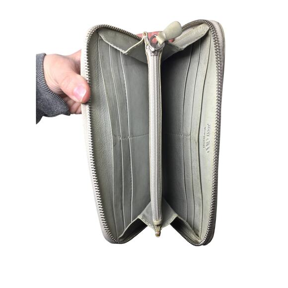 Jimmy Choo Beige / Gray Star Studded Zip Around Long Wallet - Picture 15 of 16